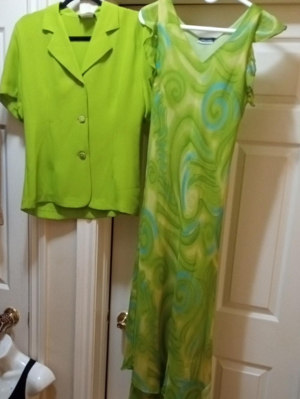 Green Swirl V-Neck Women's Dress with Matching Jacket Vintage